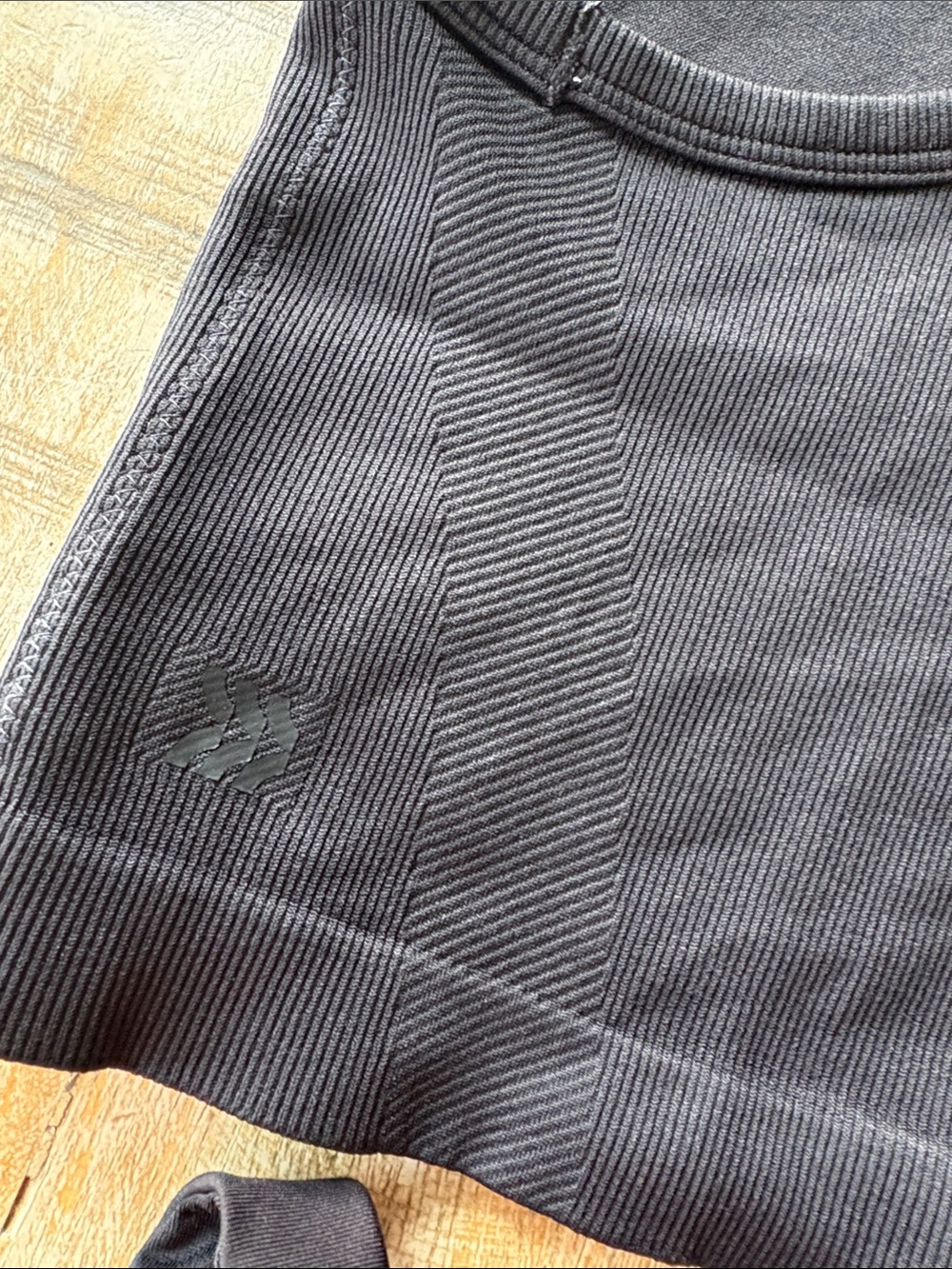 Girls Black Cropped Athletic Tanks Set S(6/7) - Picture 6 of 7